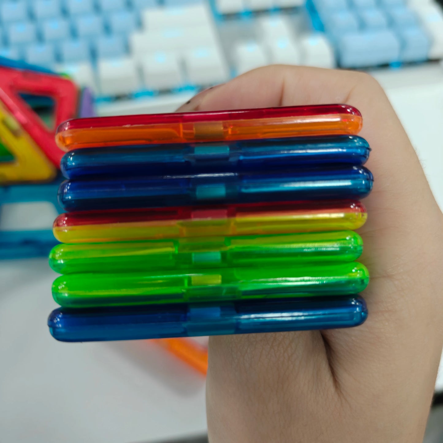 مكعبات بناء مغناطيسية تعليمية | ألعاب STEM ومونتيسوري للأطفال +3-6 سنوات